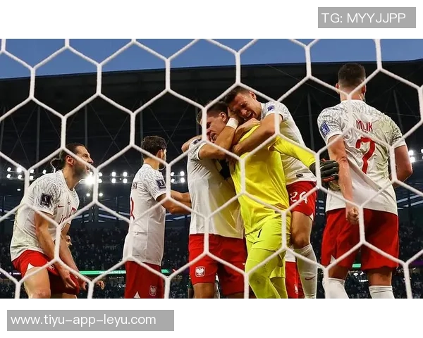 奥多贝尔精准传中特尔头球击中横梁险些破门